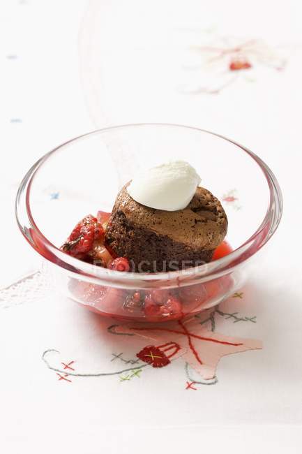 Gâteau au chocolat miniature — Photo de stock