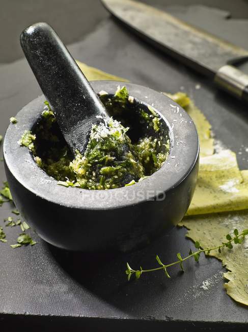 Pesto à l'ail sauvage Ramsons — Photo de stock