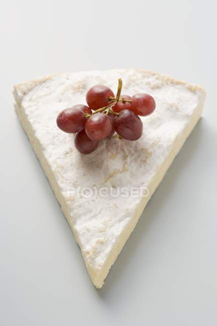 Brie with red grapes — Stock Photo