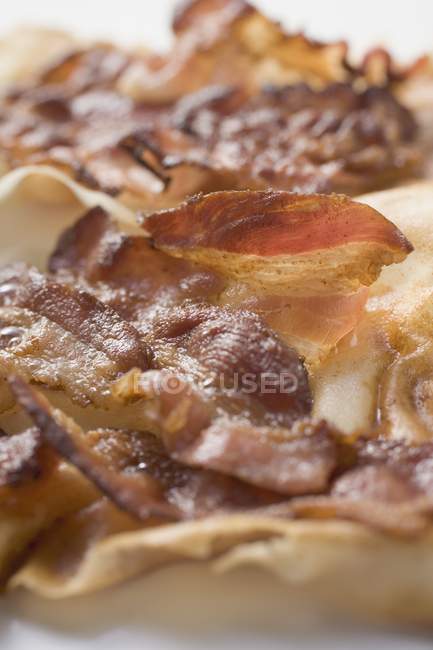 Fette croccanti di pancetta fritta — Foto stock