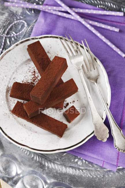 Closeup view of Truffle cake slices with forks on plate — Stock Photo