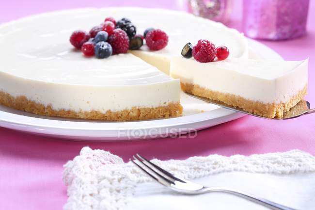 Cheesecake with berries on plate — Stock Photo