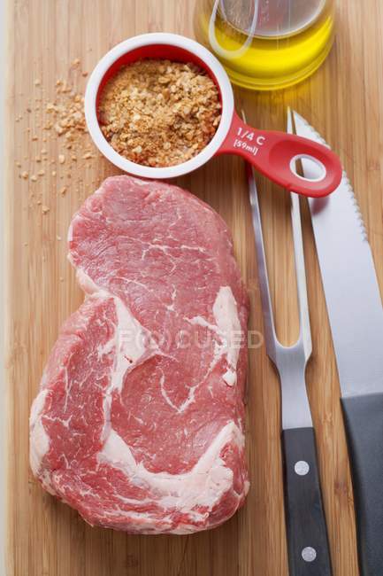 Beef steak and oil — Stock Photo