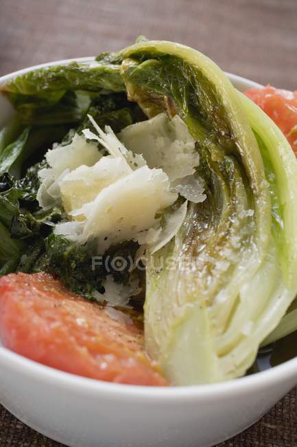 Тушкована салат-латук — стокове фото