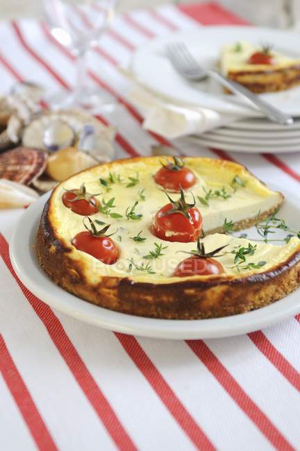 Savoury cream cheese tart — Stock Photo