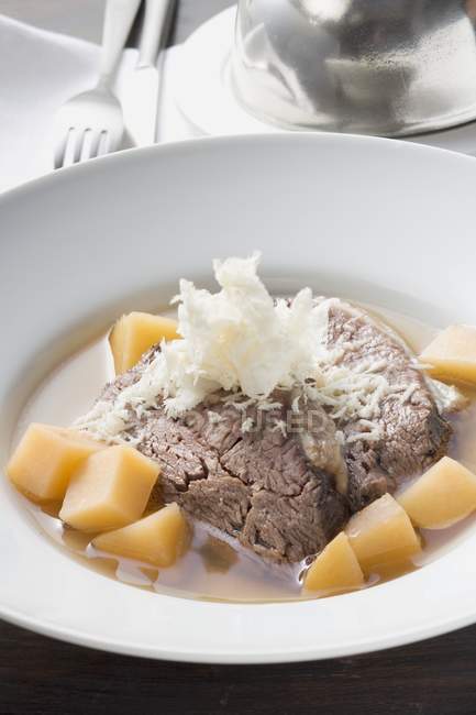 Boiled beef with horseradish in broth — Stock Photo