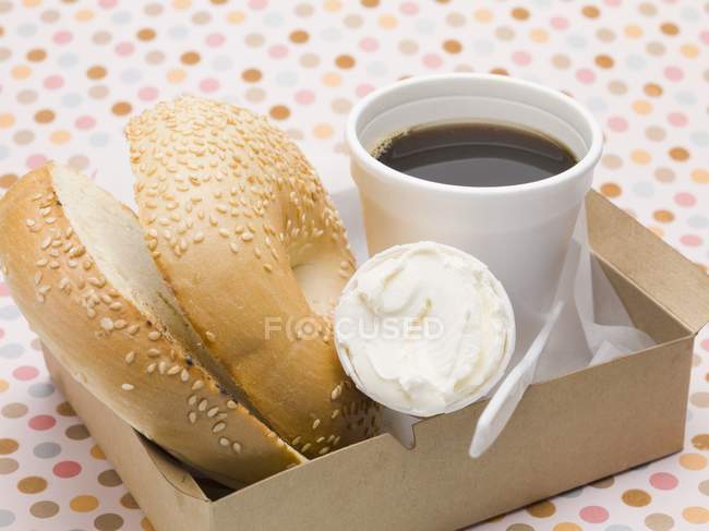 Halved Sesame seed bagel — Stock Photo