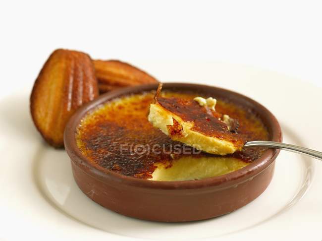 Creme brulee and madeleines — Stock Photo
