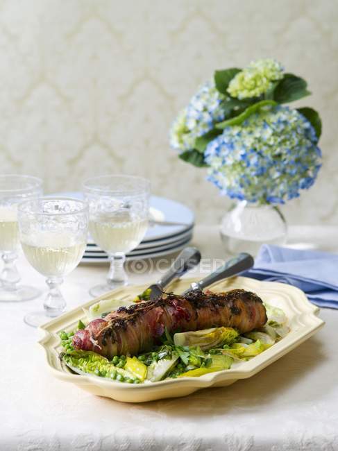 Pork roulade with peas and artichokes — Stock Photo