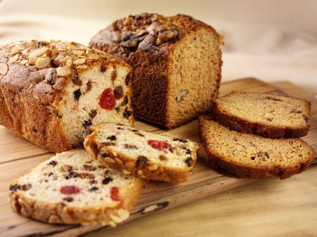 Fruitcake and a date and nut cake — Stock Photo