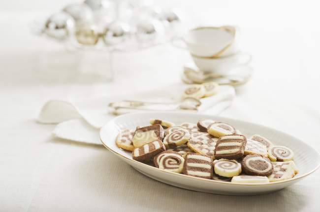 Biscoitos pretos e brancos para o Natal — Fotografia de Stock