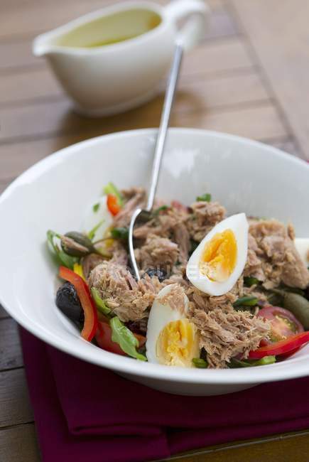 Nizza salad with tuna and eggs — Stock Photo