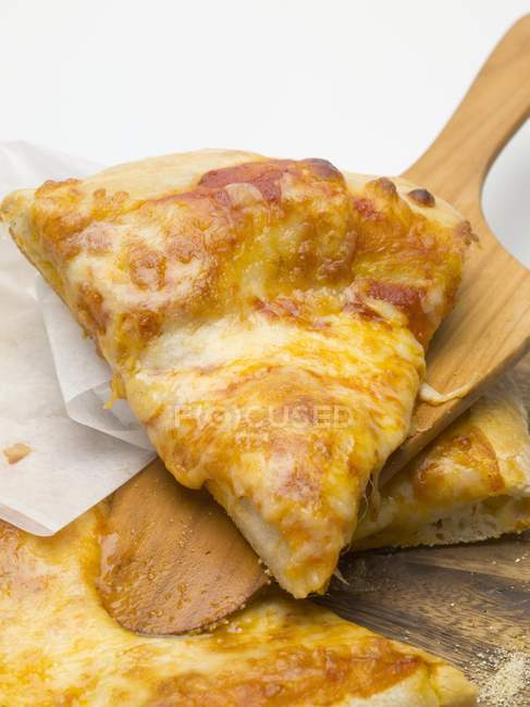 Tomato and cheese pizza — Stock Photo
