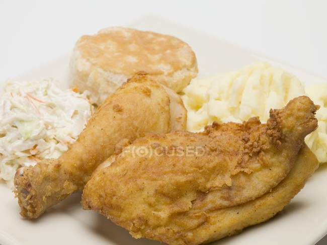 Fried chicken with mashed potato — Stock Photo