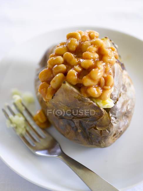Batata assada com feijão — Fotografia de Stock