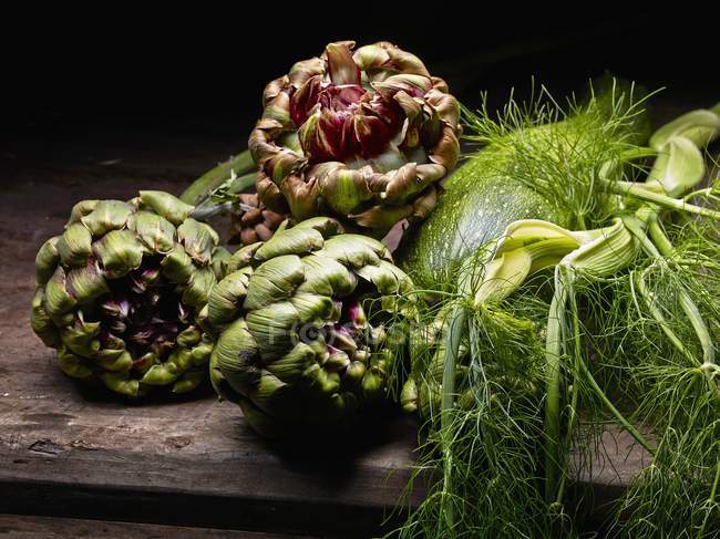 Artichokes with courgettes and dill — Stock Photo
