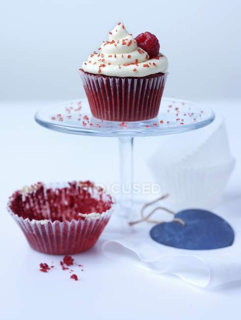 Raspberry cupcake on cake stand — Stock Photo