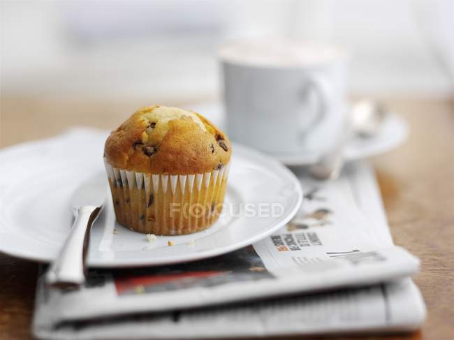 Muffin with cup of coffee — Stock Photo