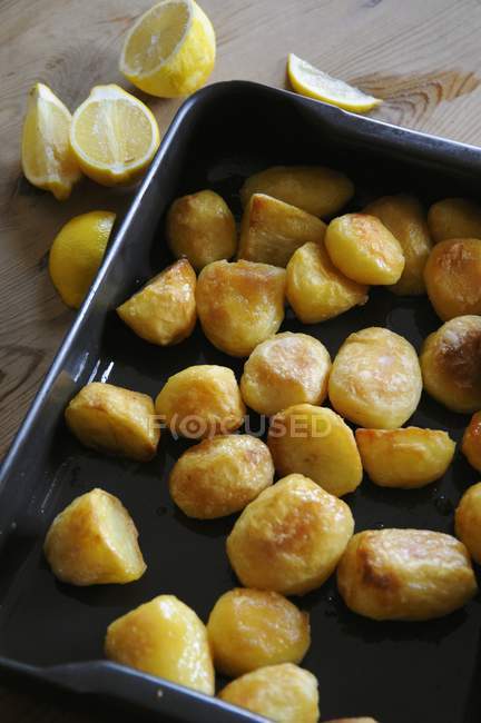 Roasted potatoes on baking tray — Stock Photo