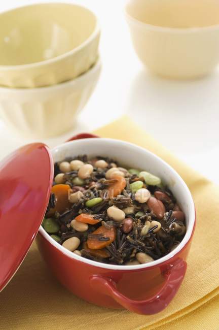 Bean stew with wild rice — Stock Photo
