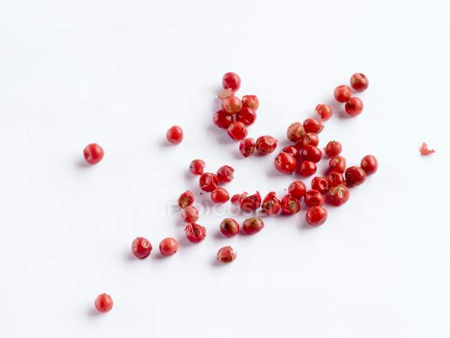 Peppercorns rojos secos - foto de stock