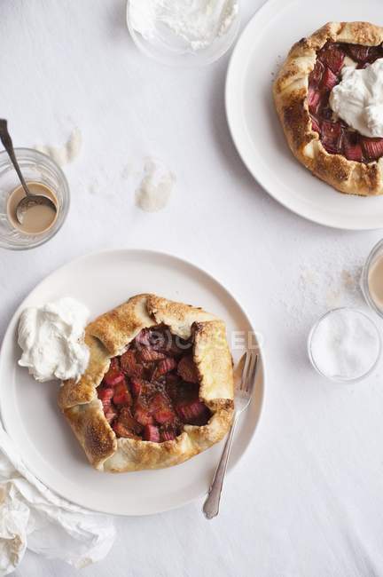 Galettes with fruit and cream — Stock Photo