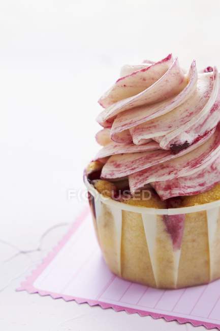 Himbeer-Joghurt-Cupcake — Stockfoto