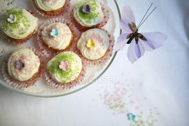 Cupcakes de printemps délicats frais — Photo de stock