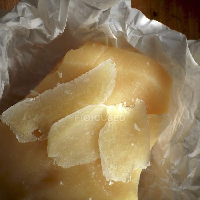 Fromage parmesan coupé — Photo de stock