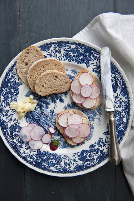 Slices of bread with radishes — Stock Photo
