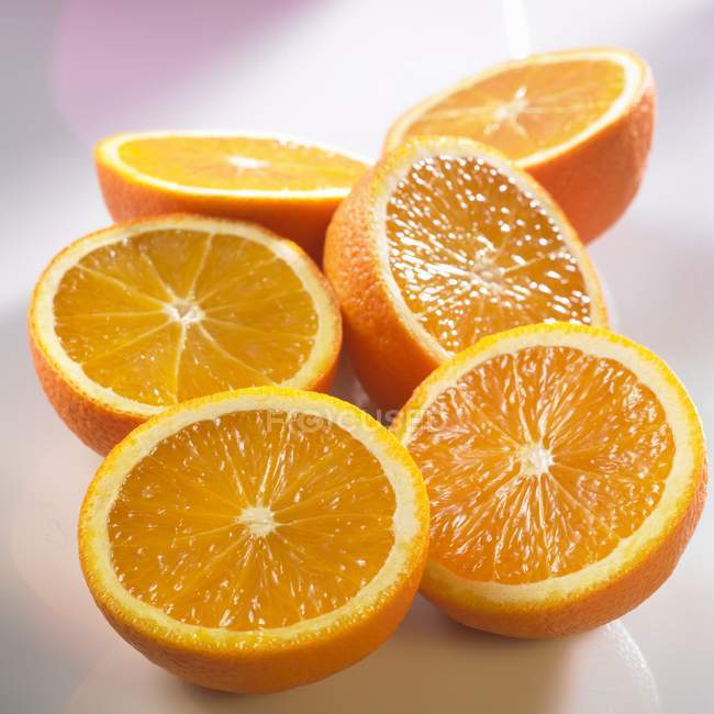 Оранжевые половинки — стоковое фото