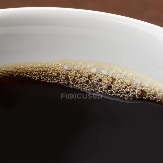 Café negro en taza - foto de stock