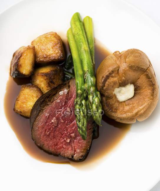 Fillet of beef with roasted potatoes — Stock Photo