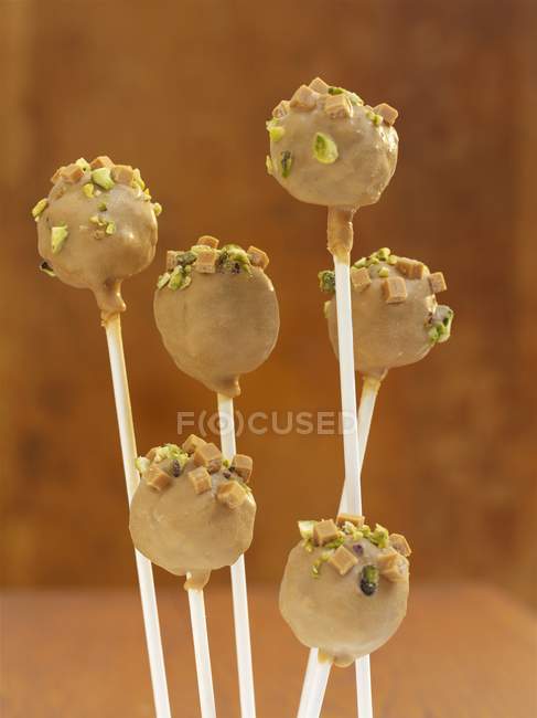 Cake pops with butterscotch — Stock Photo