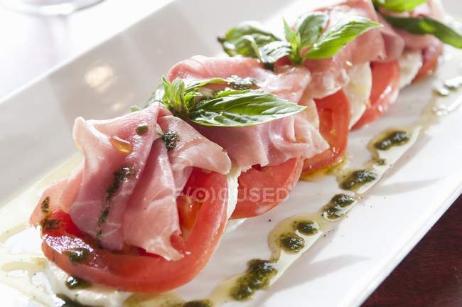 Salada Caprese com Prosciutto — Fotografia de Stock