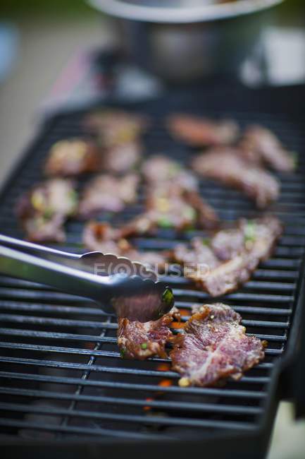 Marinated beef on barbecue rack — Stock Photo