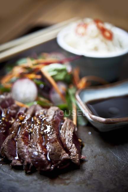 Grilled teriyaki  steak with udon noodles — Stock Photo