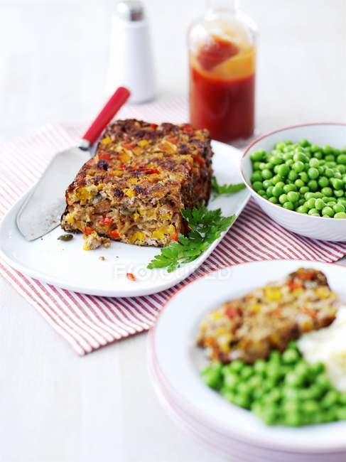 Turkey meatloaf with peas — Stock Photo
