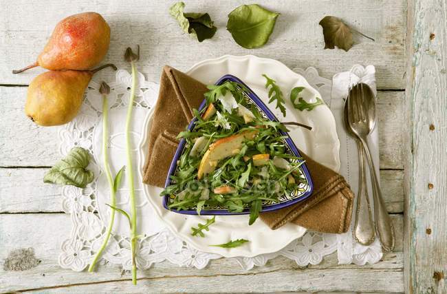 Grüner Salat mit Birne — Stockfoto