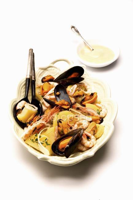 Seafood salad with mussels — Stock Photo