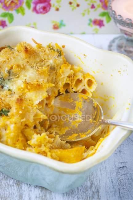 Macaronis au four et fromage — Photo de stock