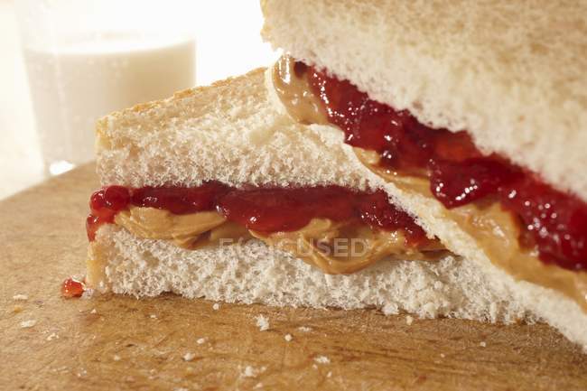Peanut butter and sandwich — Stock Photo