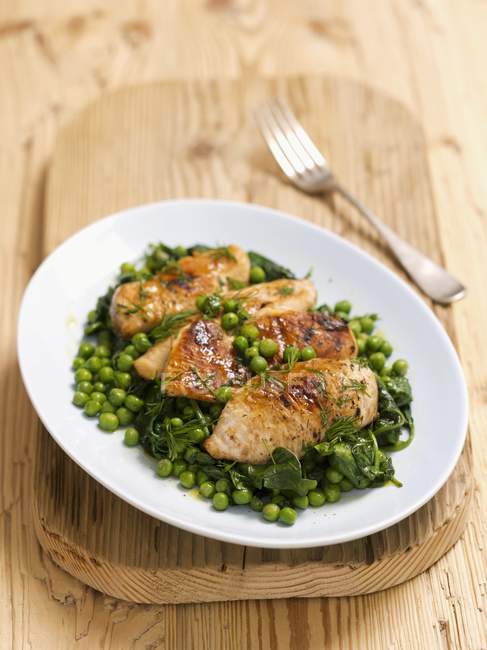 Grilled chicken breast with spinach — Stock Photo