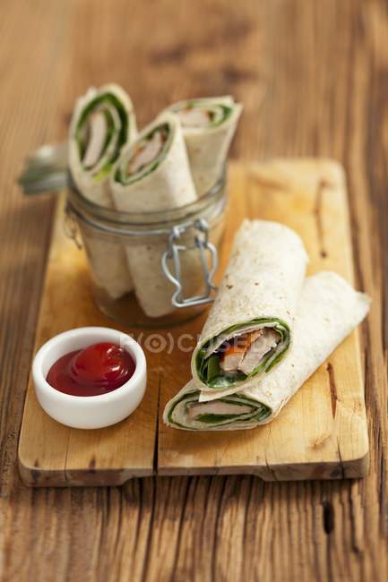 Closeup view of Tortilla wraps with spinach and smoked chicken breast — Stock Photo