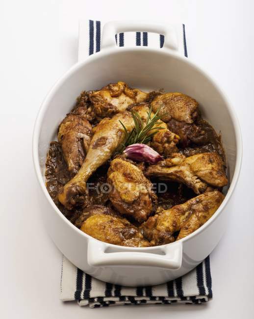 Pollo arrosto all'aglio con rosmarino — Foto stock