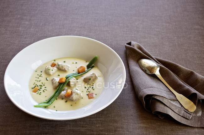 Clear soup with milk-fed veal and vegetables — Stock Photo