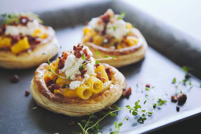 Puff pastry tartlets — Stock Photo