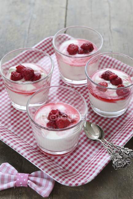 Glasses of vanilla yoghurt — Stock Photo