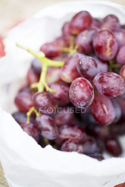 Свежий красный виноград — стоковое фото