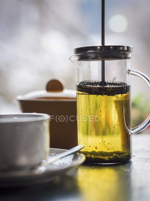 Chá de jasmim em uma xícara — Fotografia de Stock